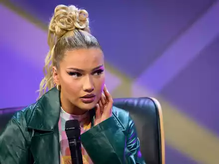 Weiter auf Platz eins mit «Bauch Beine Po»-Training: Shirin David. (Archivbild) - Foto: Jonas Walzberg/dpa