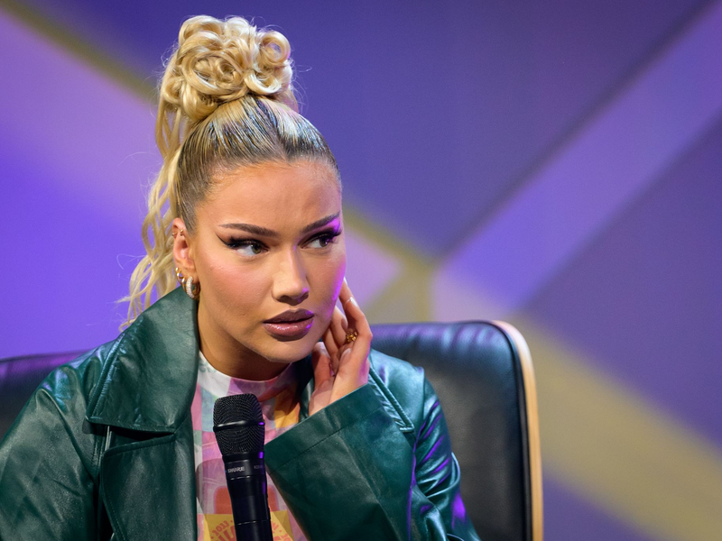 Weiter auf Platz eins mit «Bauch Beine Po»-Training: Shirin David. (Archivbild) - Foto: Jonas Walzberg/dpa