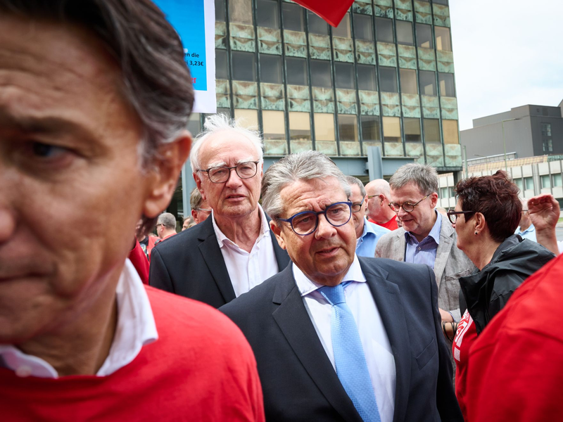 Der Aufsichtsrat der Thyssenkrupp-Stahlsparte hat am Freitag über den geplanten Umbau gesprochen. - Foto: Bernd Thissen/dpa