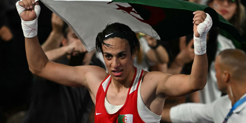 Boxerin Imane Khelif trotzt der Geschlechter-Debatte und kürt sich zur Olympiasiegerin - Foto: Mauro Pimentel/AFP/dpa
