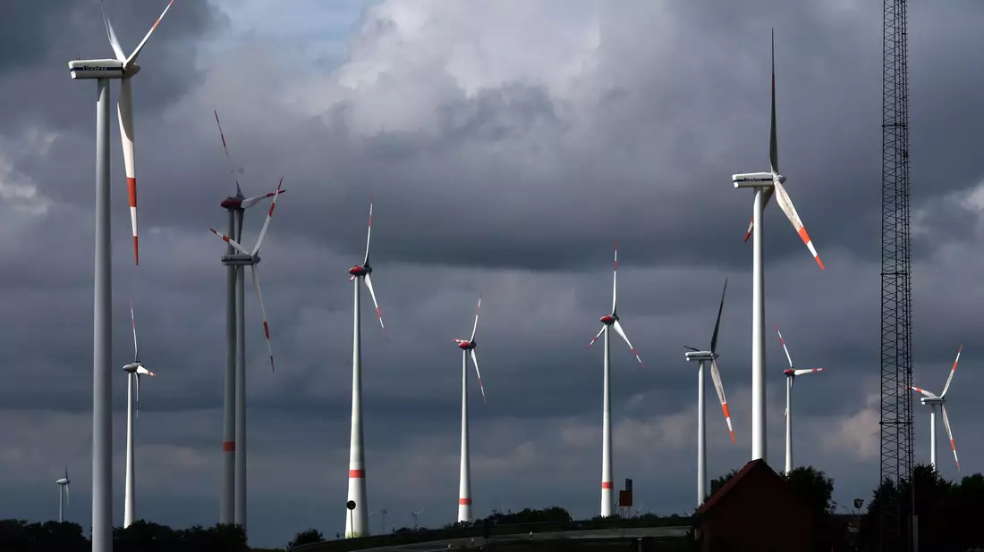 In Mecklenburg-Vorpommern gibt es über 1.800 Windkraftanlagen. - Bild: Bernd Wüstneck/dpa
