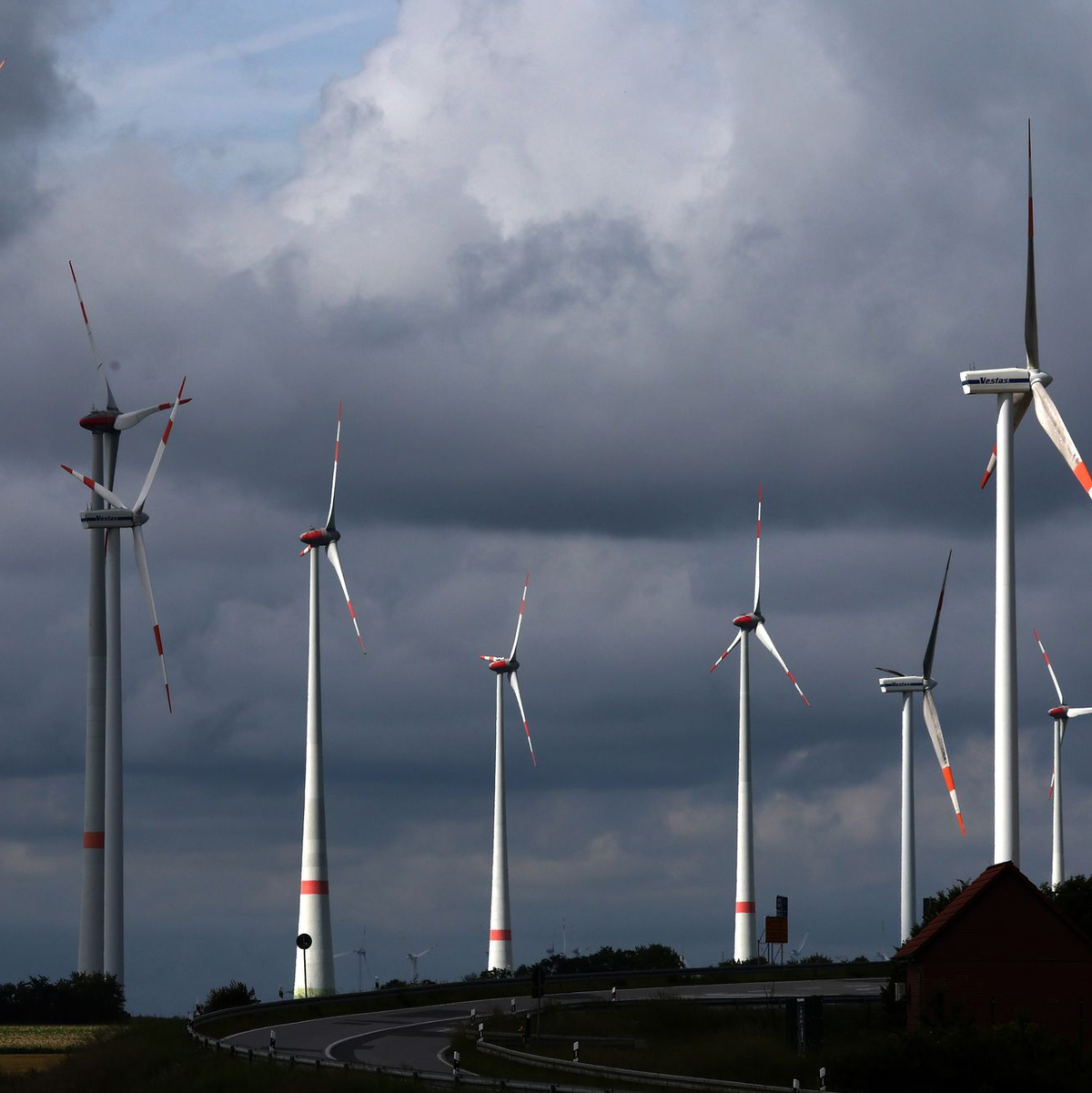 In Mecklenburg-Vorpommern gibt es über 1.800 Windkraftanlagen. - Foto: Bernd Wüstneck/dpa