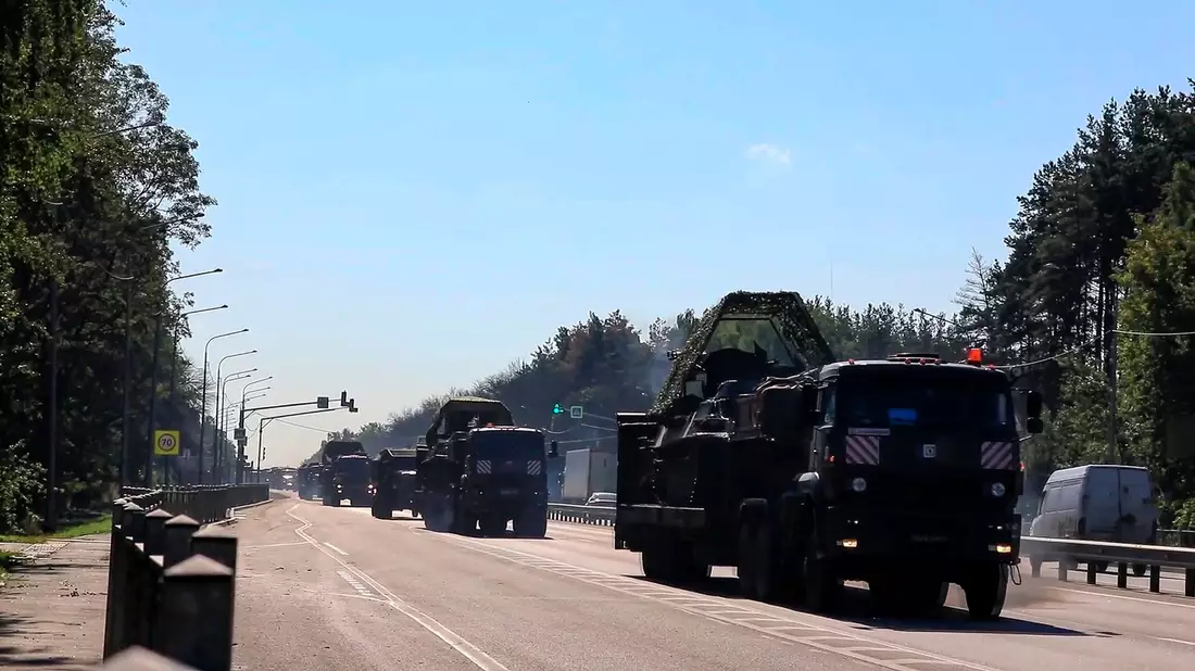 Während die ukrainischen Truppen nach eigenen Angaben im russischen Gebiet immer mehr Gebiet unter ihre Kontrolle bringen, versuchen Moskaus Einheiten den Vormarsch zu stoppen. (Archivbild) - Bild: -/Russian Defense Ministry Press Service via AP/dpa