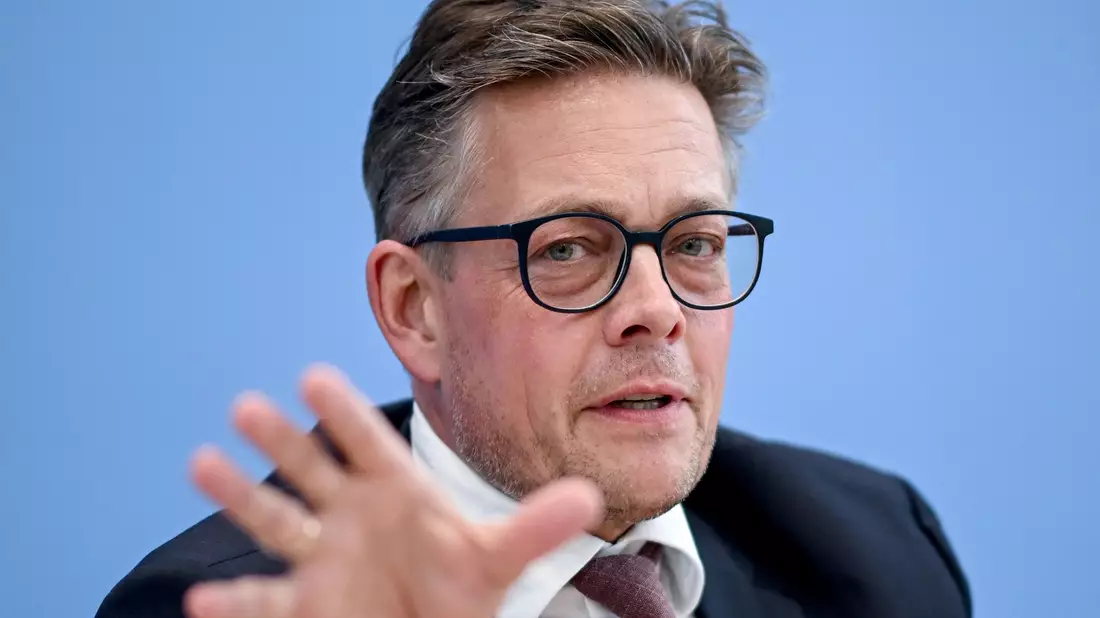 Grünen-Fraktionsvize Konstantin von Notz sieht durch den Gesetzentwurf zur Gesichtserkennung «verfassungsrechtlich tiefgreifende Fragen» aufgeworfen. (Archivbild) - Bild: Britta Pedersen/dpa