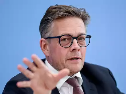 Grünen-Fraktionsvize Konstantin von Notz sieht durch den Gesetzentwurf zur Gesichtserkennung «verfassungsrechtlich tiefgreifende Fragen» aufgeworfen. (Archivbild) - Foto: Britta Pedersen/dpa