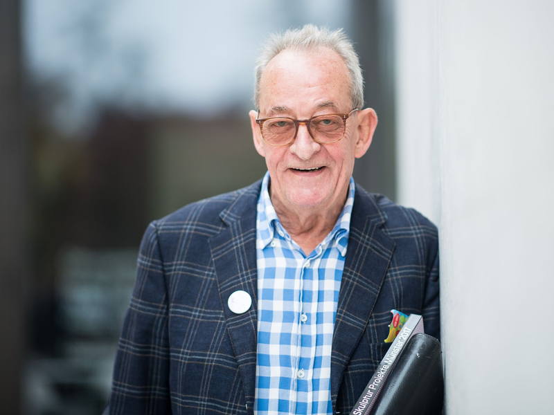 Kasper König bei einer Ausstellung im Jahr 2017 in Münster. Der Kunstprofessor ist im Alter von 80 Jahren gestorben. - Foto: Guido Kirchner/dpa