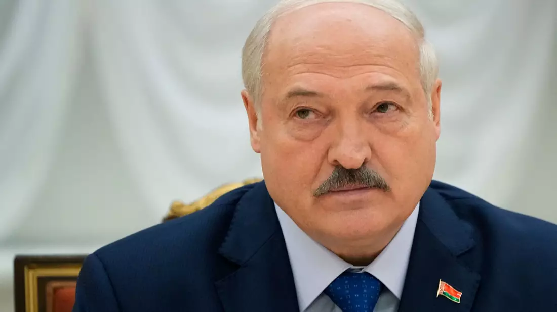 Der autoritäre Herrscher in Belarus: Lukaschenko - Bild: Alexander Zemlianichenko/AP/dpa