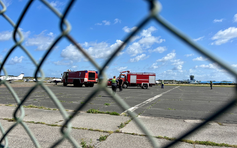 Auf dem Flughafen Sylt hatten sich zwei Klima-Demonstratinnen der Letzten Generation kurzzeitig auf dem Rollfeld festgeklebt. (Archivbild) - Foto: Lea Sarah Albert/dpa