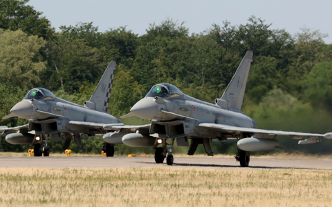 Über der Ostsee gab es Alarmstarts, um einen russischen Aufklärer zu identifizieren. (Archivbild)   - Foto: Bernd Wüstneck/dpa