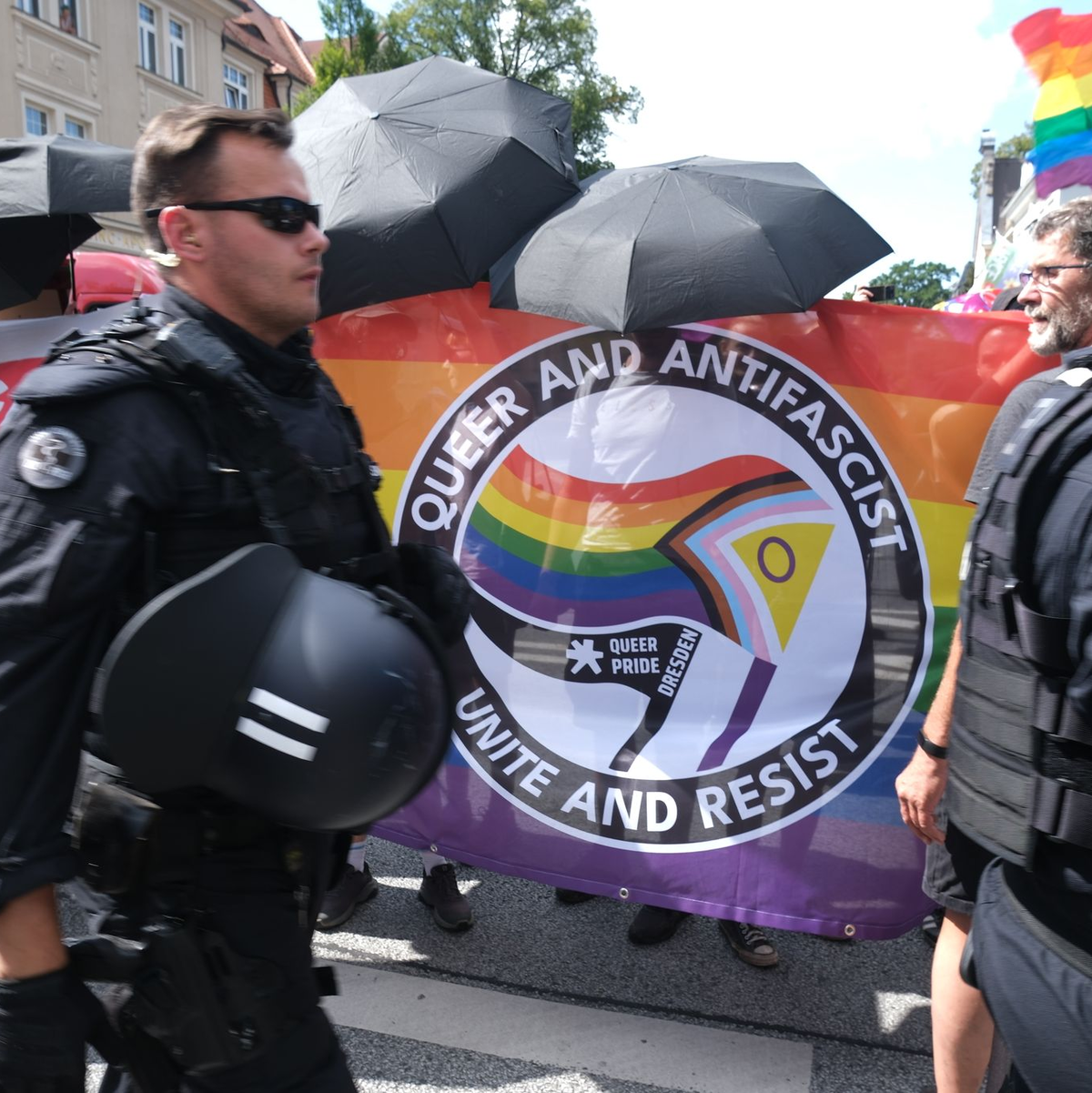 Großer Polizeieinsatz beim CSD in Bautzen. - Foto: Sebastian Willnow/dpa