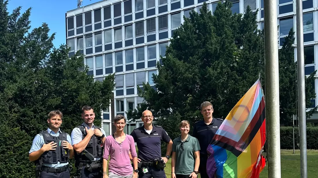 POL-MS: Regenbogenflagge auch am Polizeipräsidium gehisst - Polizeipräsidentin Alexandra Dorndorf stellt neue Ansprechpersonen für queere Menschen vor - Bild: presseportal.de