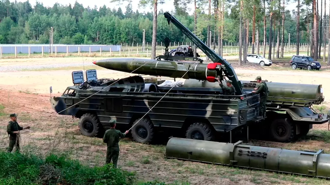 Das Militär in Belarus verstärkt Truppen an der Grenze zur Ukraine. (Archivbild) - Bild: Uncredited/AP/Belarusian Defense Ministry via VOENTV/dpa