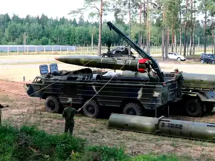 Das Militär in Belarus verstärkt Truppen an der Grenze zur Ukraine. (Archivbild) - Foto: Uncredited/AP/Belarusian Defense Ministry via VOENTV/dpa