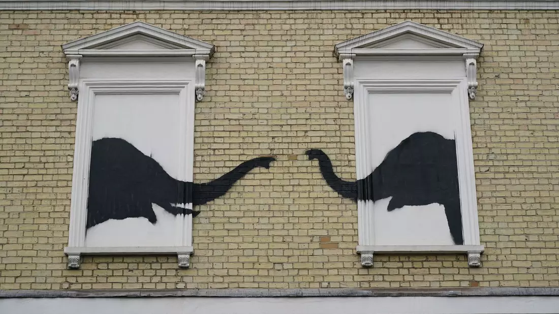 Die beiden Elefanten wurden mit dem Sprichwort Elephant in the room in Verbindung gebracht, für ein Problem, das nicht zu übersehen ist, aber über das keiner spricht. - Bild: Yui Mok/PA Wire/dpa