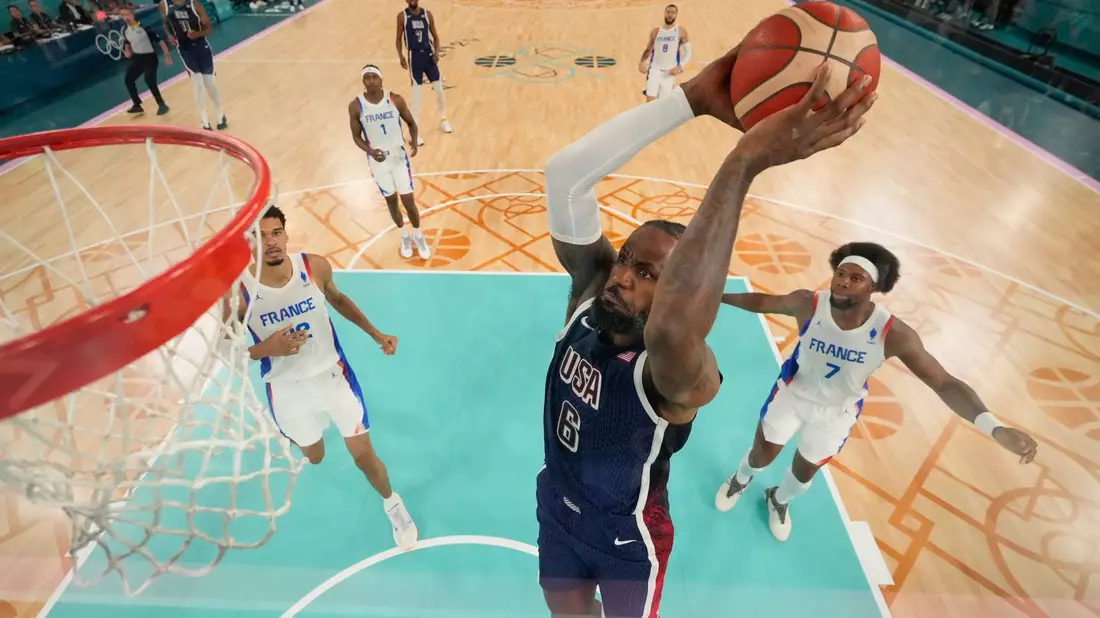 Superstar LeBron James führt das US-Team an. - Bild: Mark J. Terrill/Pool AP/dpa