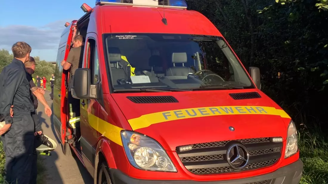 FW-EN: Hattinger Feuerwehr rettet Mann vor dem Ertrinken aus der Ruhr - Bild: presseportal.de