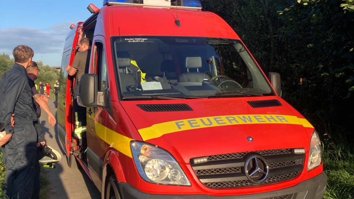 FW-EN: Hattinger Feuerwehr rettet Mann vor dem Ertrinken aus der Ruhr - Foto: presseportal.de