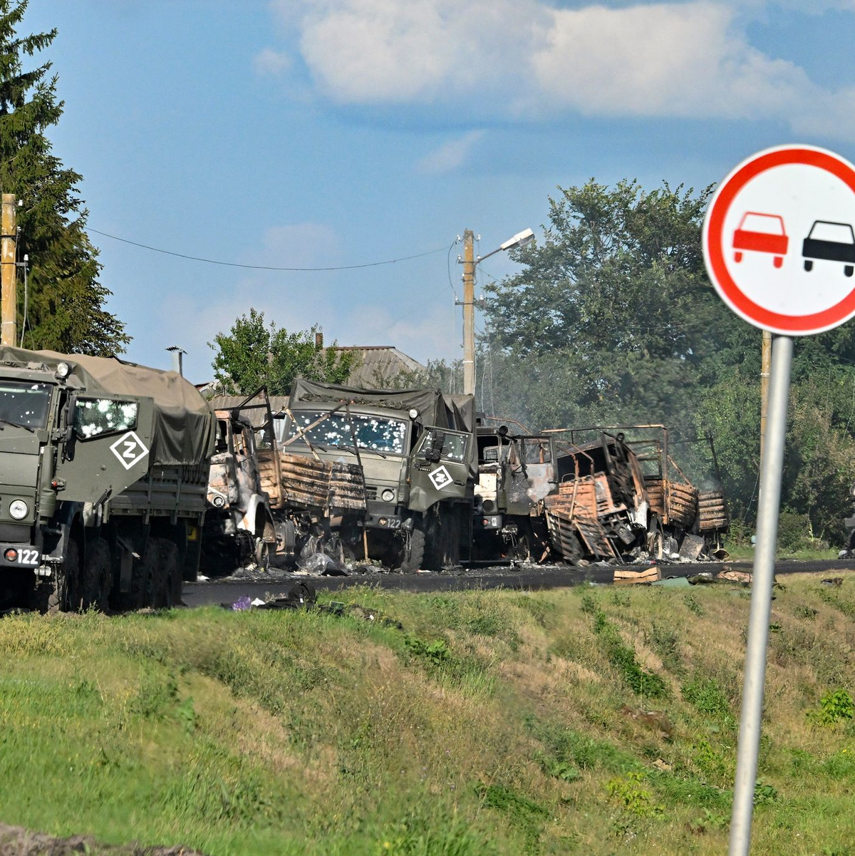 Russische Kolonne bei Kursk getroffen. - Foto: Anatoliy Zhdanov/Kommersant Publishing House/AP/dpa