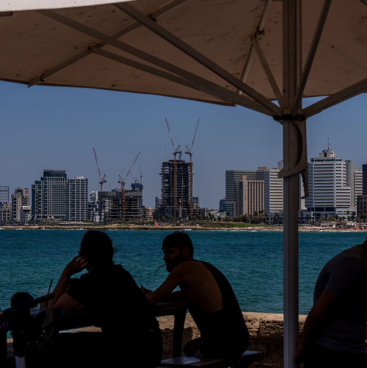 Angehörige der Geiseln fordern unermüdlich ihre Freilassung. (Archivbild)  - Foto: Ariel Schalit/AP/dpa