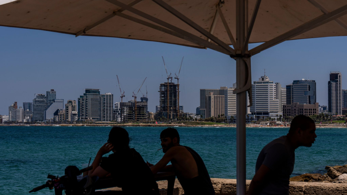 Im Stadtzentrum von Tel Aviv war Anwohnern zufolge während des Angriffs eine Explosion zu hören. (Archivbild) - Foto: Ariel Schalit/AP/dpa