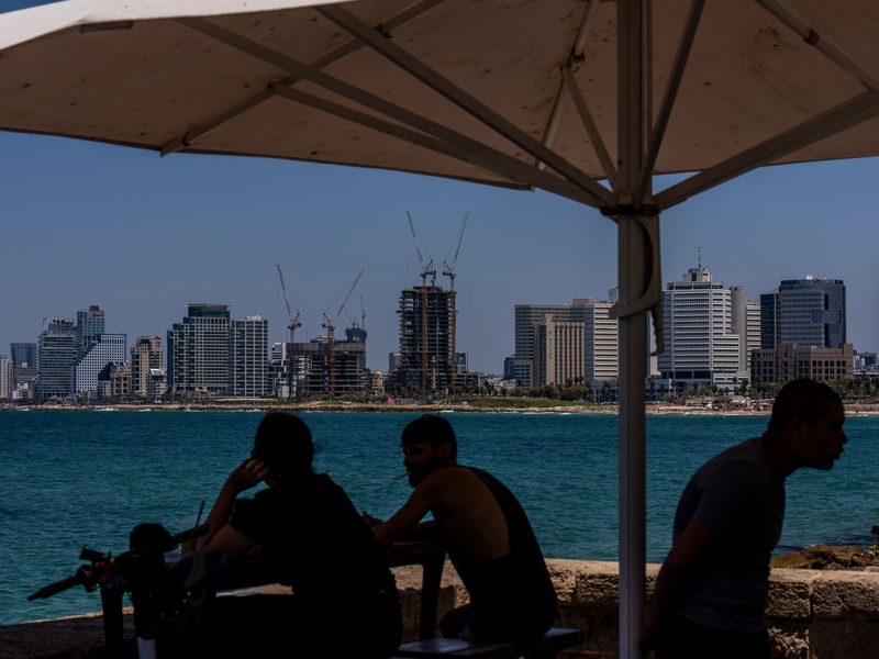 Im Stadtzentrum von Tel Aviv war Anwohnern zufolge während des Angriffs eine Explosion zu hören. (Archivbild) - Foto: Ariel Schalit/AP/dpa