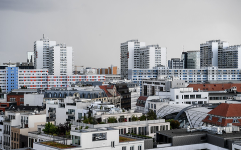 Vor allem in Großstädten wie hier in Berlin rutscht man leicht über die im Bürgergeld gestattete Miethöhe. (Archivbild) - Foto: Britta Pedersen/dpa-Zentralbild/dpa