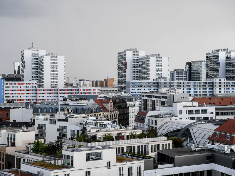 Vor allem in Großstädten wie hier in Berlin rutscht man leicht über die im Bürgergeld gestattete Miethöhe. (Archivbild) - Foto: Britta Pedersen/dpa-Zentralbild/dpa