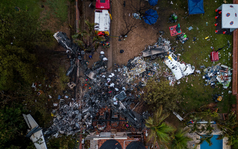 Alle 58 Passagiere und vier Besatzungsmitglieder kamen ums Leben - am Boden gab es keine Verletzten. - Foto: Allison Sales/dpa