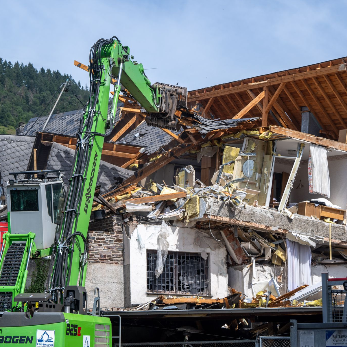 Wie lange die Abrissarbeiten noch dauern, ist offen. (Archivbild) - Foto: Harald Tittel/dpa