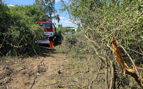 Sieben Verletzte nach Unfall eines Reisebusses auf der A72. - Foto: Mike Müller/TNN/dpa