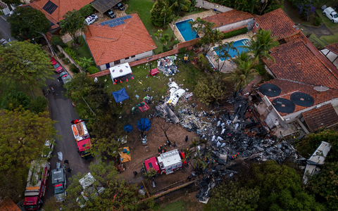 Das Flugzeug stürzte in ein Wohngebiet der Kleinstadt Vinhedo ab. - Foto: Allison Sales/dpa
