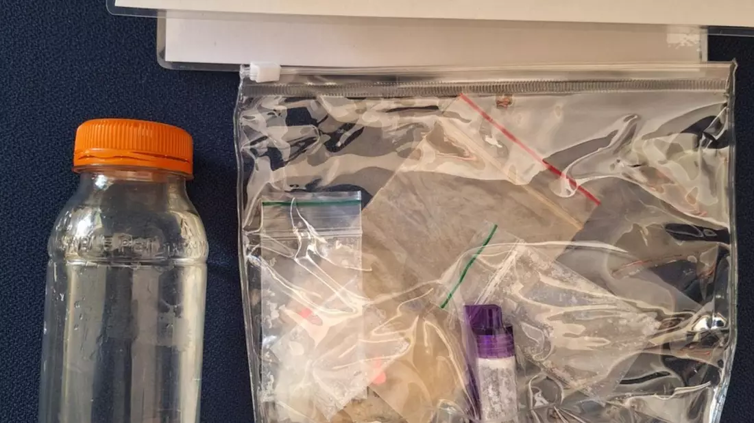 HZA-P: Zoll stoppt Fahrer unter Drogeneinfluss / 17 Gramm Kokain, 112 Gramm Amphetamin und Ecstasy-Pillen entdeckte der Zoll bei einer Kontrolle eines niederländischen Fahrzeugs auf der BAB 10 - Bild: presseportal.de
