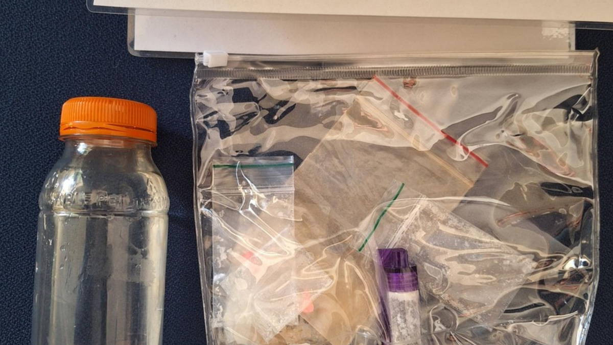 HZA-P: Zoll stoppt Fahrer unter Drogeneinfluss / 17 Gramm Kokain, 112 Gramm Amphetamin und Ecstasy-Pillen entdeckte der Zoll bei einer Kontrolle eines niederländischen Fahrzeugs auf der BAB 10 - Foto: presseportal.de