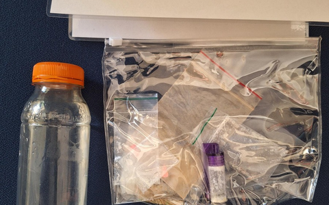 HZA-P: Zoll stoppt Fahrer unter Drogeneinfluss / 17 Gramm Kokain, 112 Gramm Amphetamin und Ecstasy-Pillen entdeckte der Zoll bei einer Kontrolle eines niederländischen Fahrzeugs auf der BAB 10 - Foto: presseportal.de