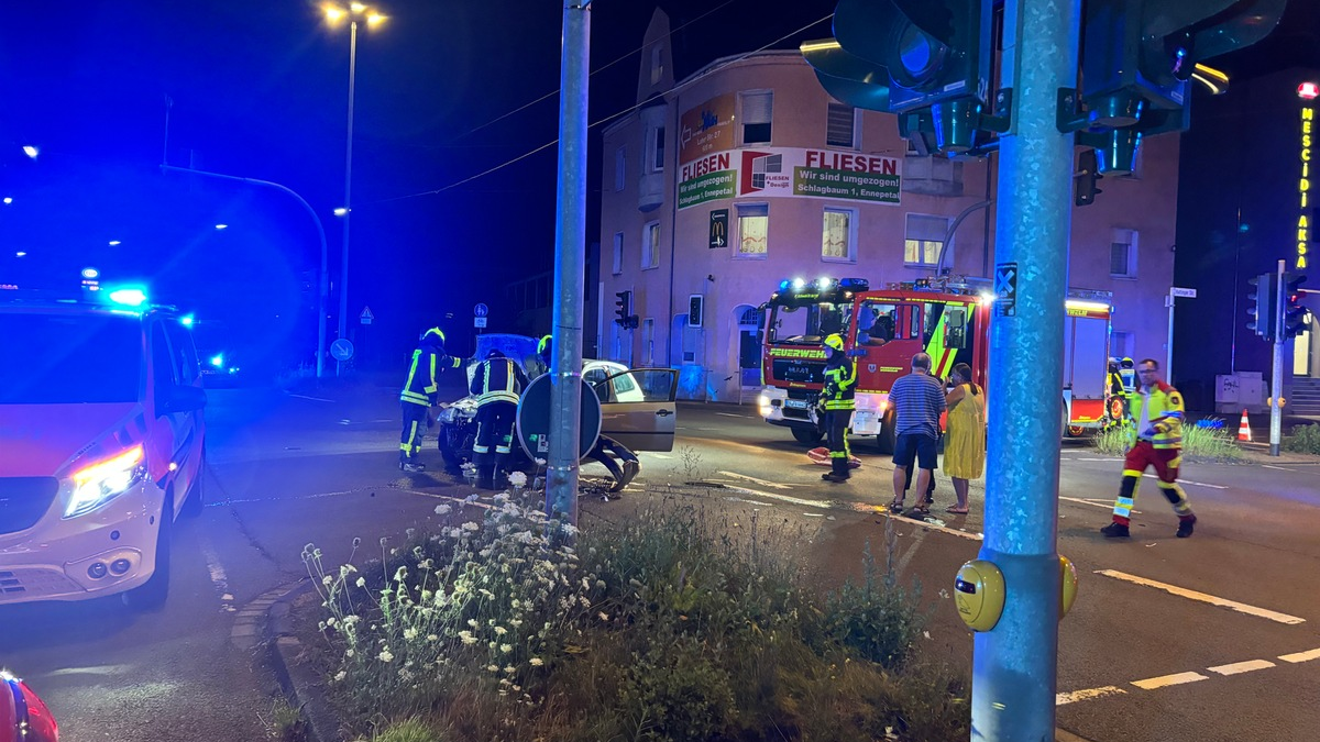 FW-EN: Verkehrsunfall Talstr. / Hattinger Str. - Foto: presseportal.de
