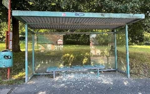 POL-STD: Kupferfallrohre von Buxtehuder Kirche entwendet, Drei Autos in Ahlerstedt aufgebrochen, Unbekannte zerstören Glasscheiben von drei Bushaltestellen in Stade - Foto: presseportal.de POL-STD: Kupferfallrohre von Buxtehuder Kirche entwendet, Drei Autos in Ahlerstedt aufgebrochen, Unbekannte zerstören Glasscheiben von drei Bushaltestellen in Stade - Foto: presseportal.de