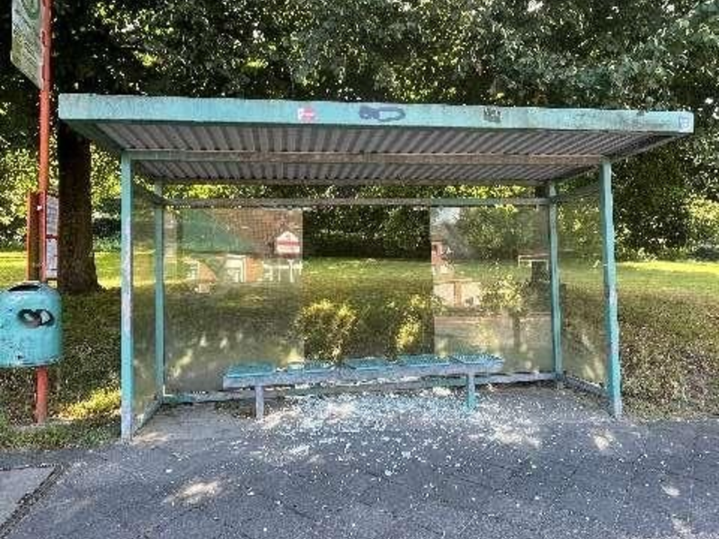 POL-STD: Kupferfallrohre von Buxtehuder Kirche entwendet, Drei Autos in Ahlerstedt aufgebrochen, Unbekannte zerstören Glasscheiben von drei Bushaltestellen in Stade - Foto: presseportal.de