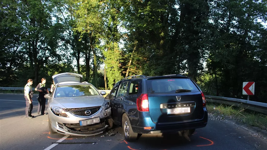 POL-RBK: Odenthal - Betrunkener Pkw-Fahrer ohne Fahrerlaubnis verursacht Verkehrsunfall - Bild: presseportal.de