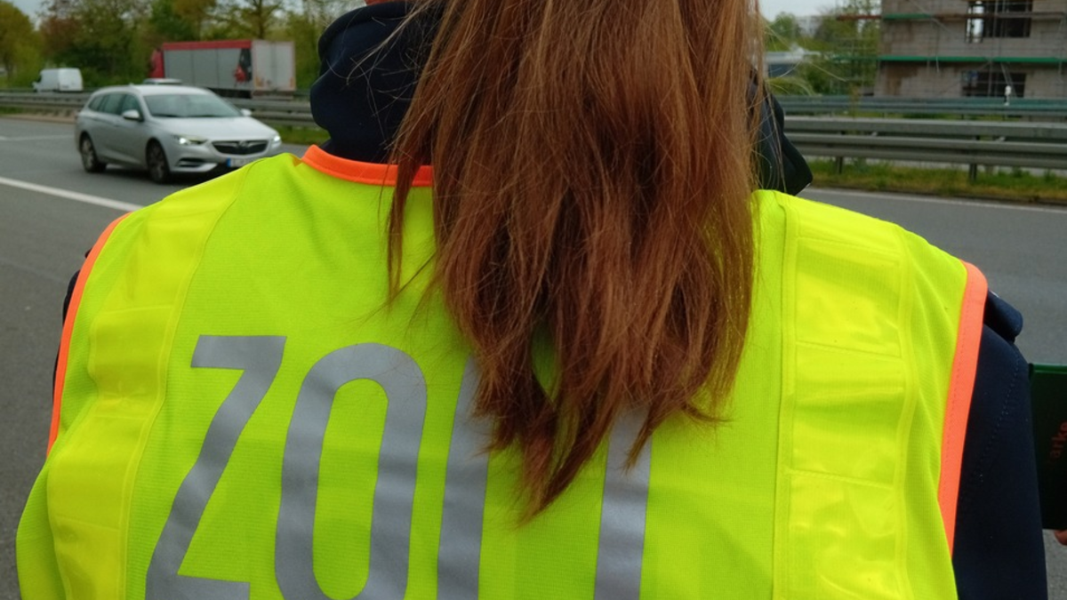 HZA-BI: Sieben illegal beschäftigte Arbeitnehmer entdeckt/Bielefelder Zoll wird bei Baustellenkontrolle in Hamm fündig - Foto: presseportal.de