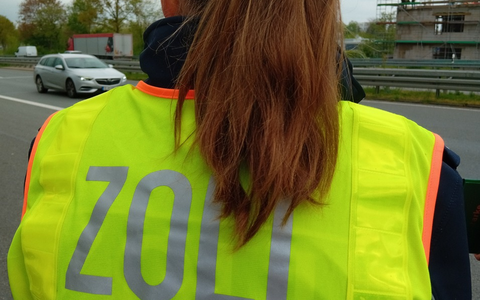 HZA-BI: Sieben illegal beschäftigte Arbeitnehmer entdeckt/Bielefelder Zoll wird bei Baustellenkontrolle in Hamm fündig - Foto: presseportal.de