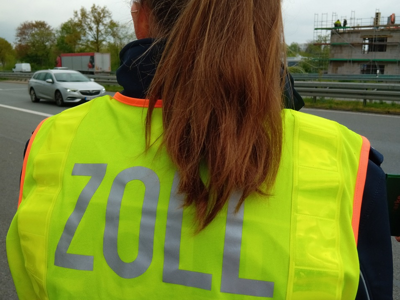 HZA-BI: Sieben illegal beschäftigte Arbeitnehmer entdeckt/Bielefelder Zoll wird bei Baustellenkontrolle in Hamm fündig - Foto: presseportal.de