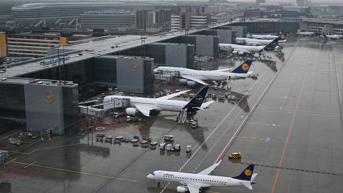Lufthansa streicht weitere Flüge nach Nahost. (Archivbild) - Foto: Arne Dedert/dpa