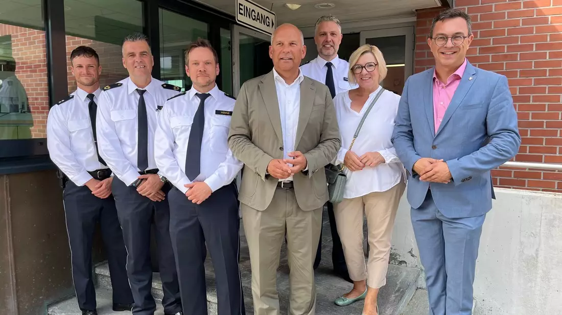POL-DA: Heppenheim/Bensheim: Innenminister besucht die Polizeidirektion Bergstraße und ist auf Streife mit Zivilfahndern auf der Autobahn/Forderung nach mehr Respekt für Einsatzkräfte - Bild: presseportal.de