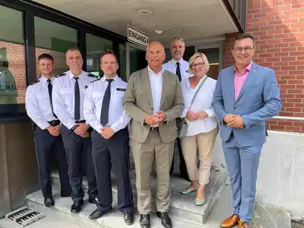 POL-DA: Heppenheim/Bensheim: Innenminister besucht die Polizeidirektion Bergstraße und ist auf Streife mit Zivilfahndern auf der Autobahn/Forderung nach mehr Respekt für Einsatzkräfte - Foto: presseportal.de