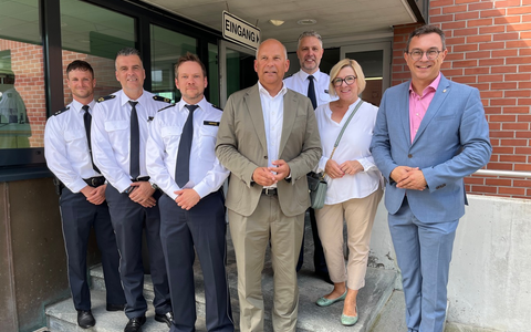 POL-DA: Heppenheim/Bensheim: Innenminister besucht die Polizeidirektion Bergstraße und ist auf Streife mit Zivilfahndern auf der Autobahn/Forderung nach mehr Respekt für Einsatzkräfte - Foto: presseportal.de
