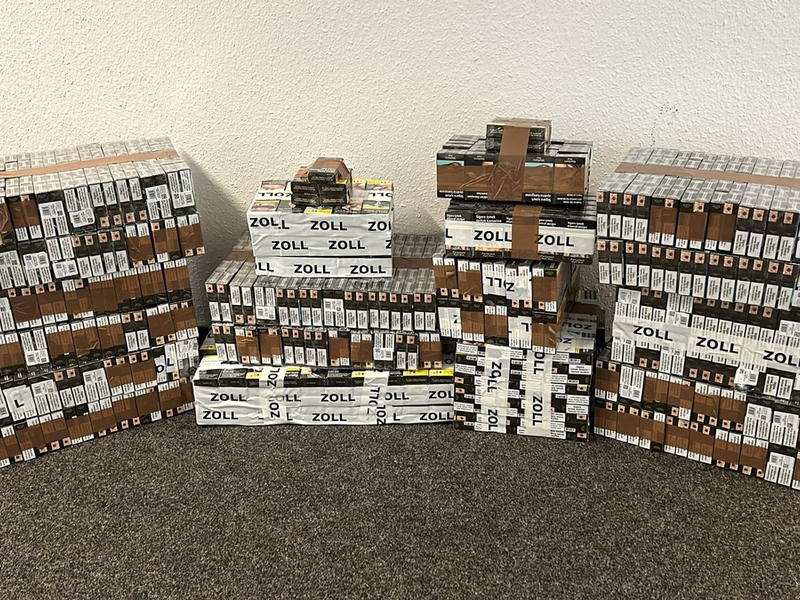 HZA-UL: Um Schulden zu bezahlen / Türkischer LKW-Fahrer schmuggelt über 38.000 Zigaretten - Foto: presseportal.de