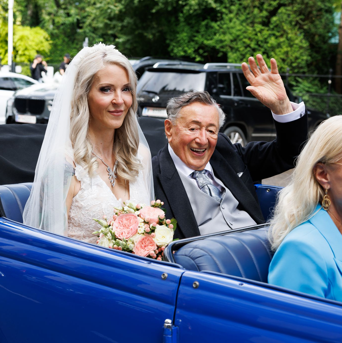 Sein «Bienchen»: Erst im Juni heiratete Richard Lugner seine sechste Frau, Simone Reiländer - Foto: Florian Wieser/APA/dpa