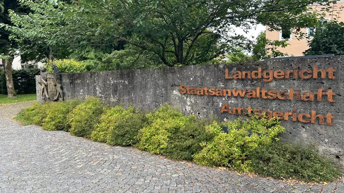 HZA-RO: Über 7 Jahre Haft nach Entschlüsselung des Kryptohandys - mutmaßlichen Drogenhändler verurteilt - Ermittlungserfolg für Staatsanwaltschaft Traunstein und Hauptzollamt Rosenheim - Bild: presseportal.de
