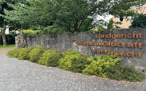 HZA-RO: Über 7 Jahre Haft nach Entschlüsselung des Kryptohandys - mutmaßlichen Drogenhändler verurteilt - Ermittlungserfolg für Staatsanwaltschaft Traunstein und Hauptzollamt Rosenheim - Foto: presseportal.de