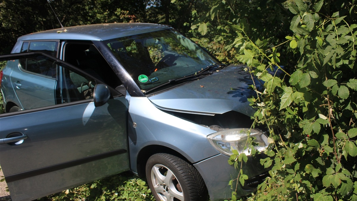 POL-DN: Trinkflasche führt zu Unfall - 66-Jährige leicht verletzt - Foto: presseportal.de